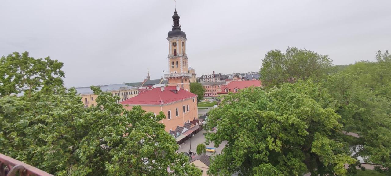 Апартаменти - Історія З Вікна Kamieniec Podolski Zewnętrze zdjęcie