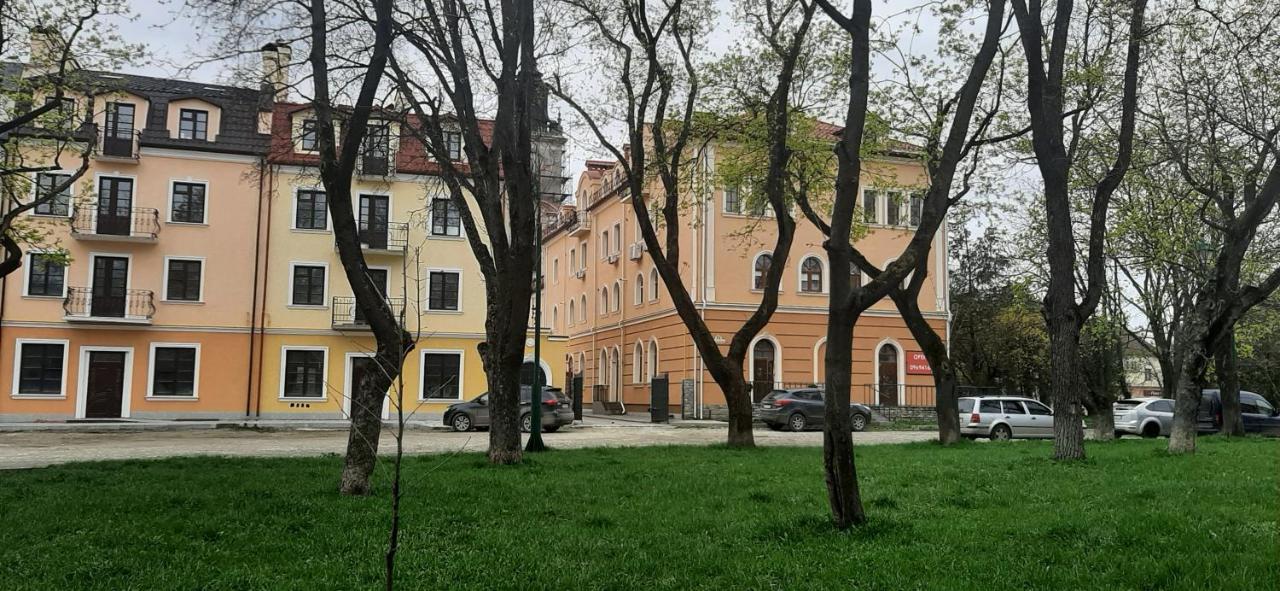 Апартаменти - Історія З Вікна Kamieniec Podolski Zewnętrze zdjęcie